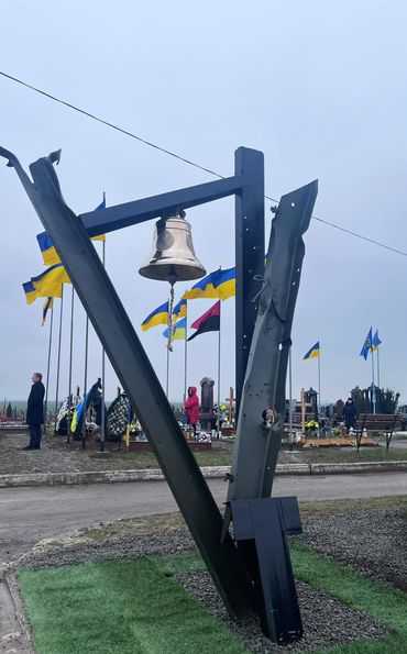 На Сокальському кладовищі встановили Дзвін пам'яті за загиблими Захисниками 