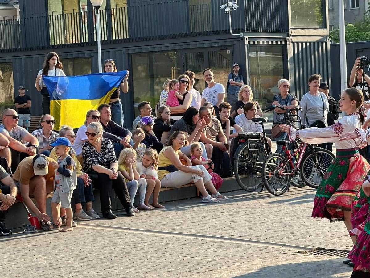 У Варшаві відбувся благодійний концерт колективів Народного дому Червонограда