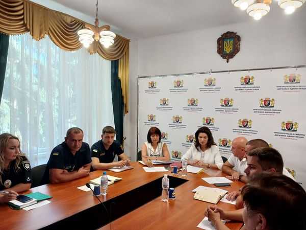 Сьогодні у Червоноградській РВА для освітян провели нараду щодо підготовки нового навчального рок