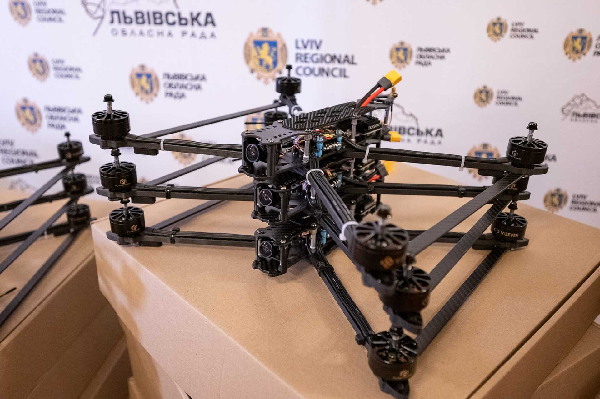 Львівська обласна державна адміністрація за кошти з обласного бюджету закупила 180 дронів для ЗСУ