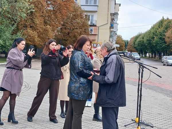 В Червонограді рідним полеглих військовослужбовців вручили посмертні нагороди