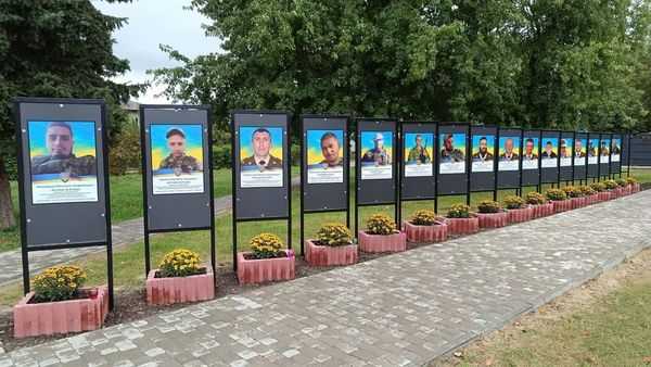  В День захисників України у Великих Мостах відбулося урочисте відкриття та освячення Алеї Героїв