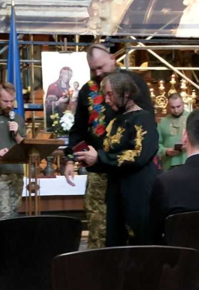 Захисника з Великих Мостів нагороджено орденом «Хрест Героя». На жаль, посмертно.