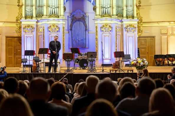 Педагоги Червоноградщини відзначені подяками Львівської ОВА напередодні Дня Вчителя