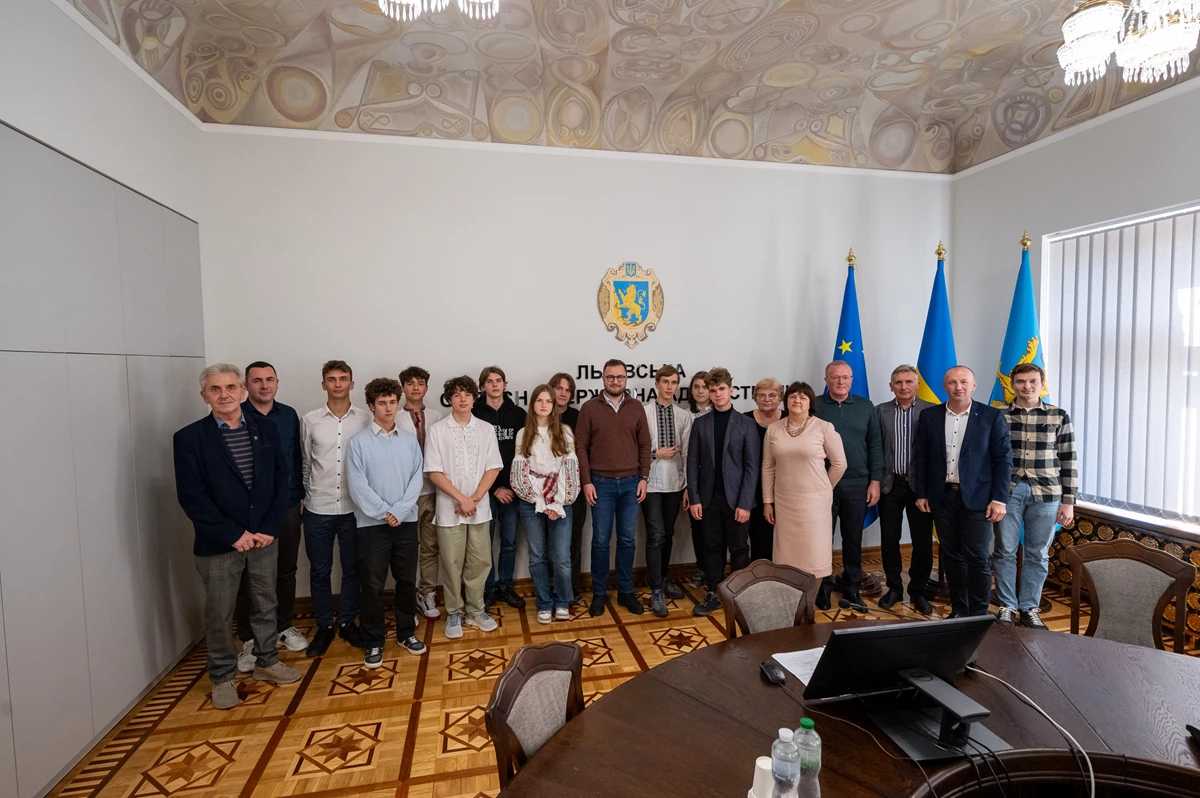 На Львівщині грошовими преміями відзначили переможців міжнародних учнівських олімпіад з навчальних предметів