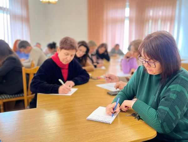 Написали: колектив Червоноградської РВА долуличився до Всеукраїнського радіодиктанту національної єдності