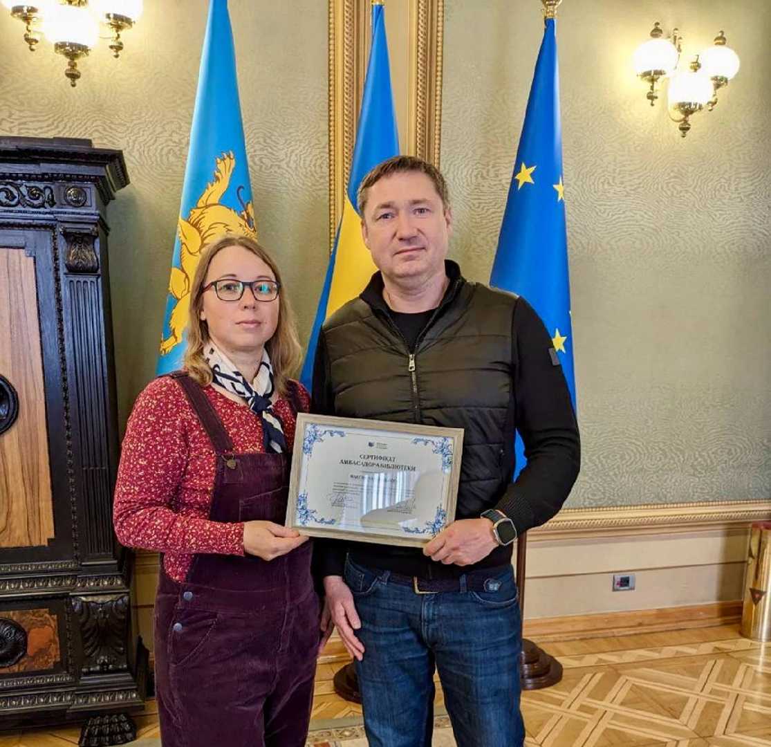 Понад 2 тисячі книг для Української Бібліотеки у Ґданську передали Львівська ОВА та РВА з 2022 року