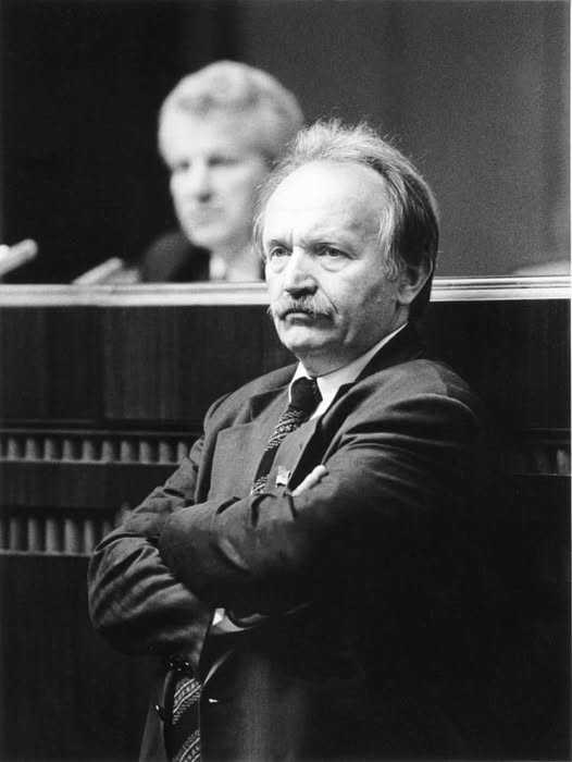 Сьогодні відзначаємо 87-у річницю від дня народження Героя України В'ячеслава Чорновола