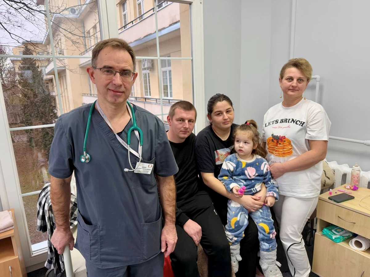 Можливість чути та говорити: в «ОХМАТДИТі» успішно провели кохлеарні імплантації для трьох маленьких пацієнток