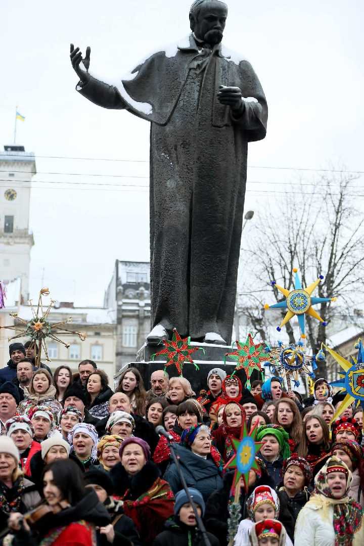 Понад сорок творчих аматорських колективів Львівщини колядували та віншували на фестивалі «Нова радість стала»