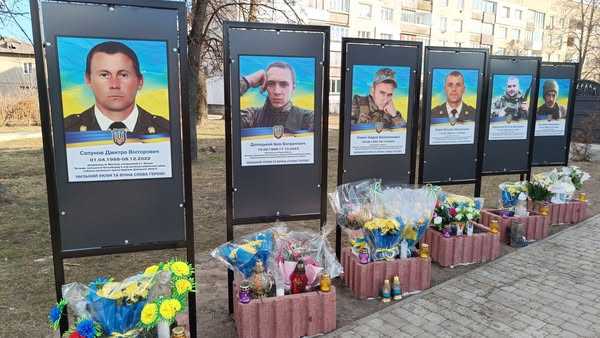 Напередодні освятили сім нових пам’ятних стел на Алеї Героїв у Великих Моста