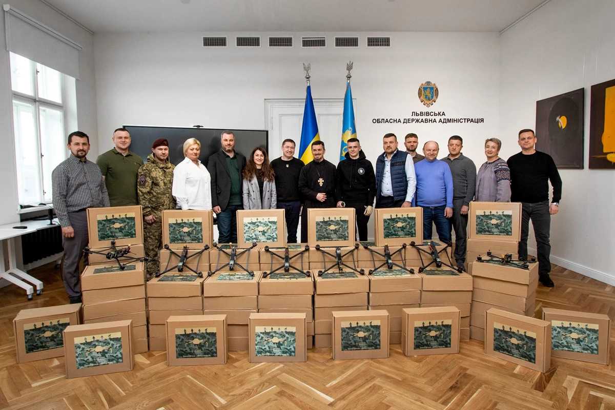«Пташки Перемоги» передали ще 200 дронів військовослужбовцям на фронт