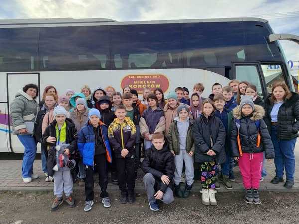 Група дітей загиблих захисників вирушила у реабілітаційну поїздку до Польщі