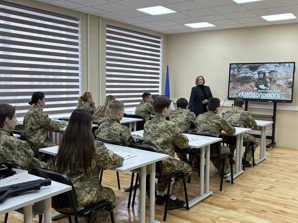 В професійному гірничо-будівельному ліцеї у Шептицькому відкрили  кабінет «Захист України»,