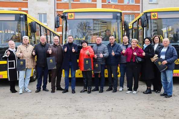 Наші територіальні громад поповнилася двома новими автобусами «Школярик»