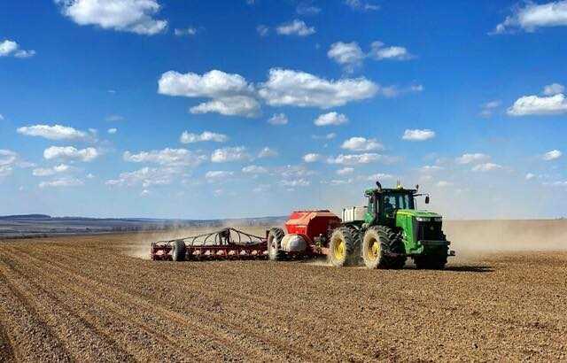 Триває посівна кампанія на полях району