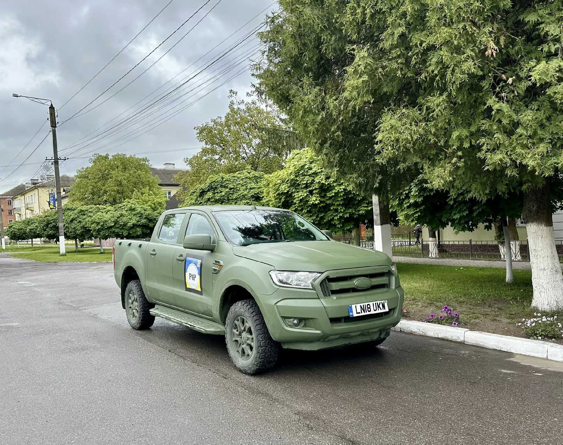 Добротвірська громада  придбала автомобіль для нашого захисника