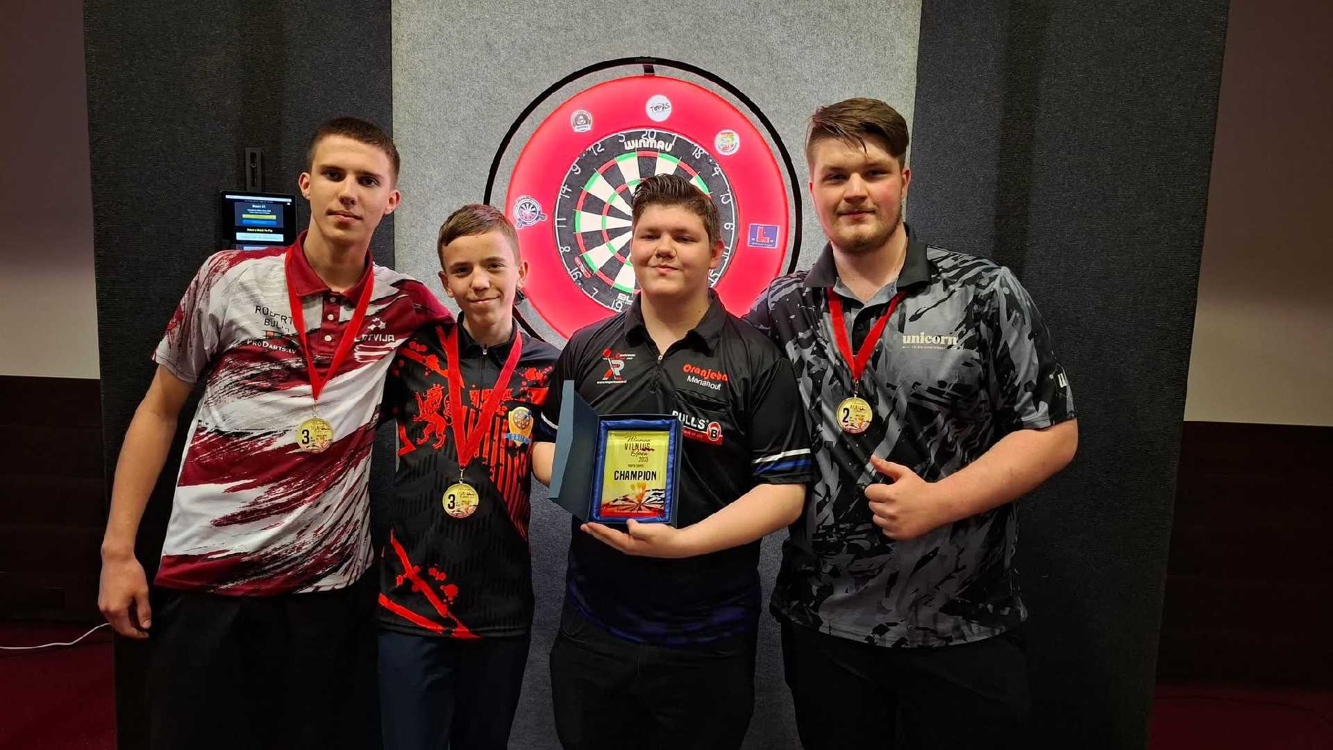 Олександр Гринів здобув бронзу на міжнародному турнірі з дартсу Vilnius Open Youth 2025