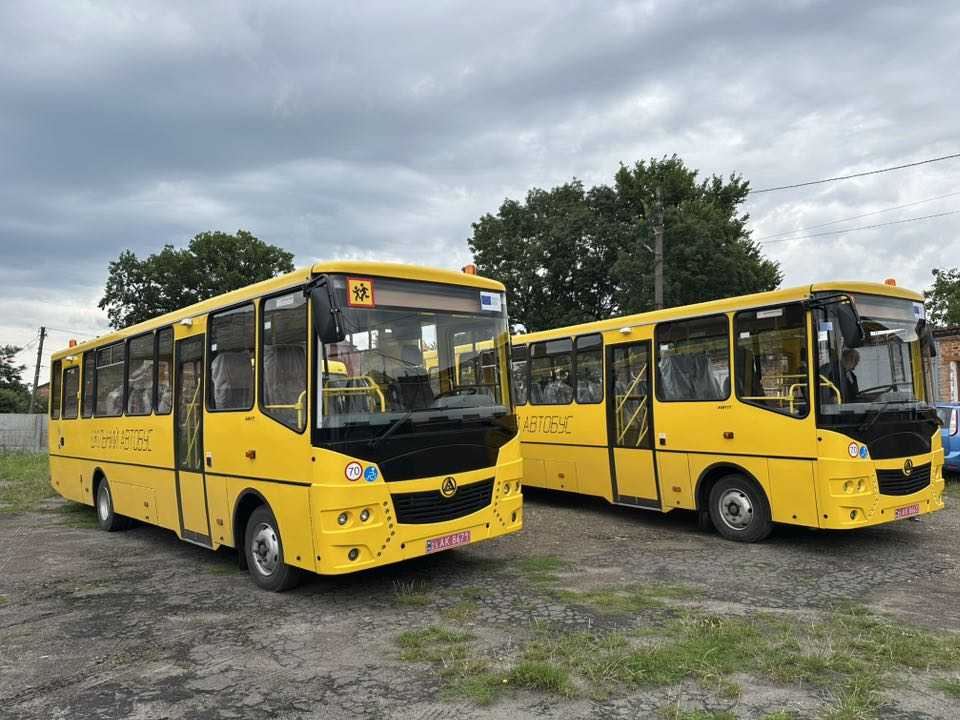 Нові шкільні автобуси для громад