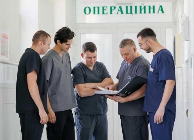 В університетській лікарні здійснили перші реконструктивні операції на обличчі та шиї
