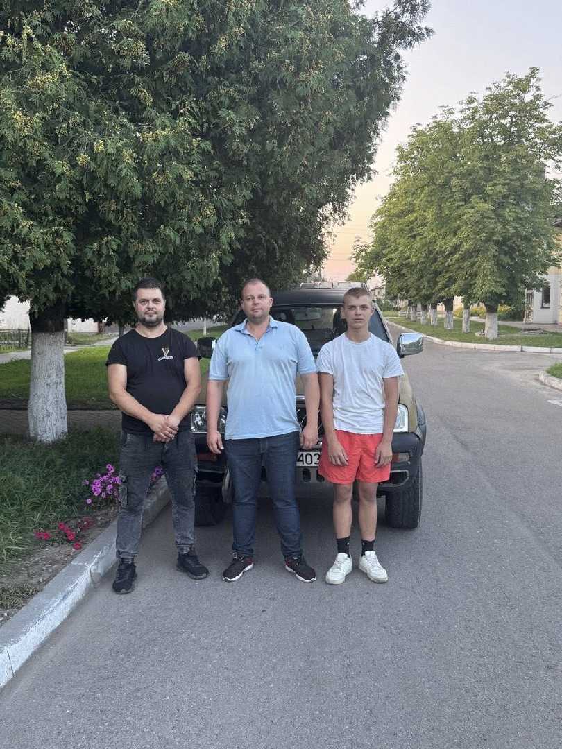 Добротвірська громада передала автомобіль для потреб ЗСУ