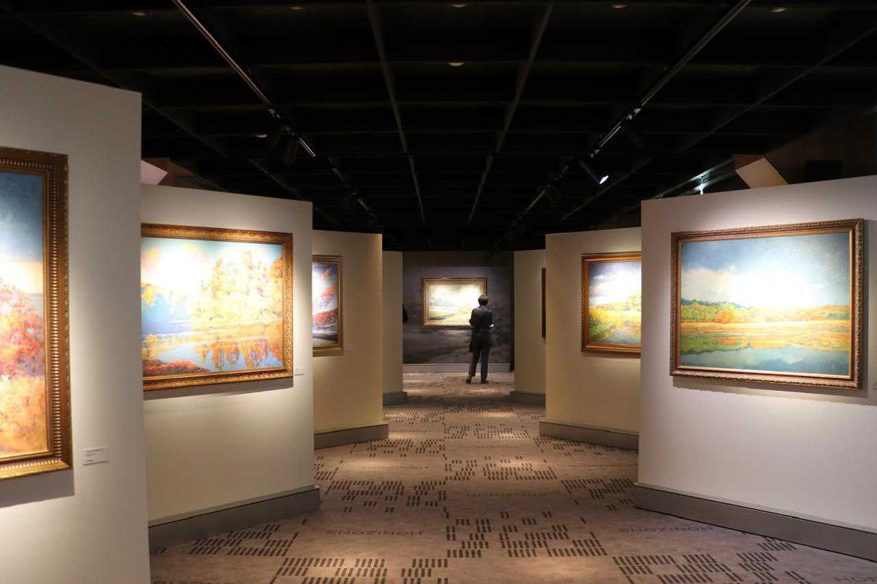 У Львові відкрили виставку Володимира Козюка «Пейзажі України»