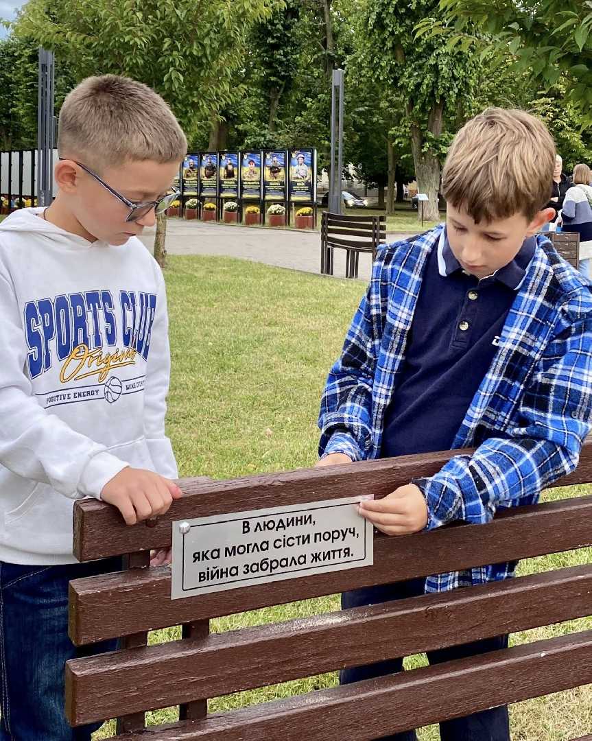 У Шептицькому з’явилися 10 особливих лавок