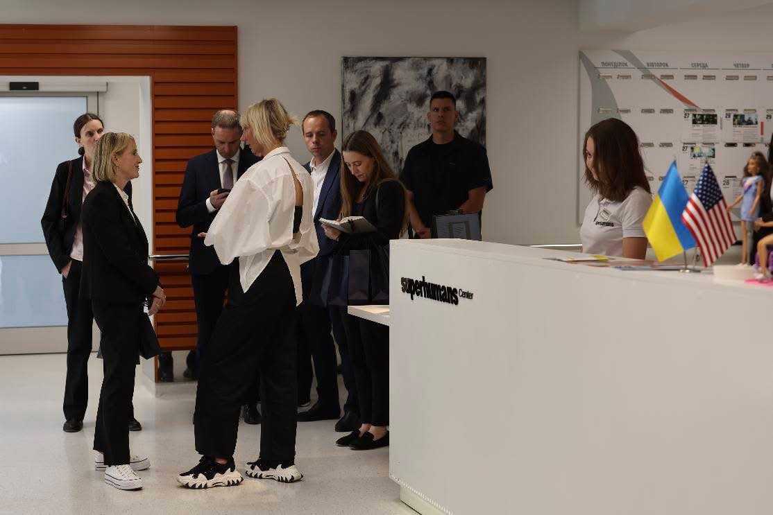 Тимчасова повірена у справах США відвідала Superhumans Center на Львівщині