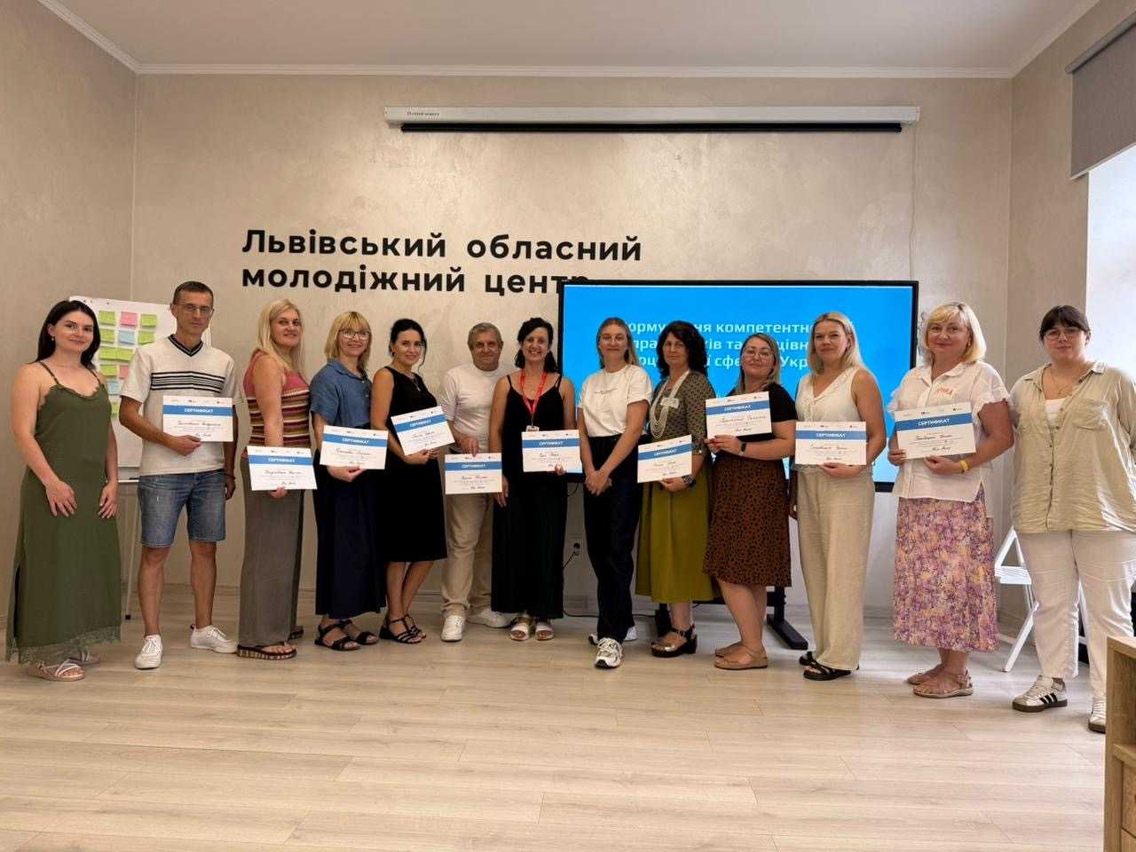 Координаційні центри продовжують допомагати людям