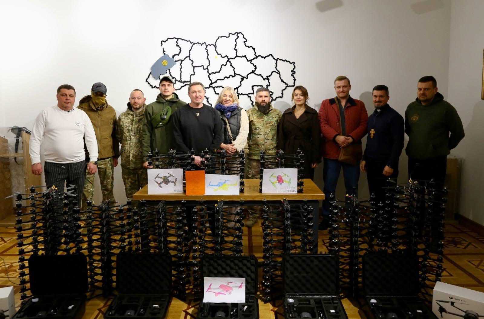 Ще 242 дрони та 6 оптичних прицілів Львівщина передала військовим в межах проєкту «Пташки перемоги»