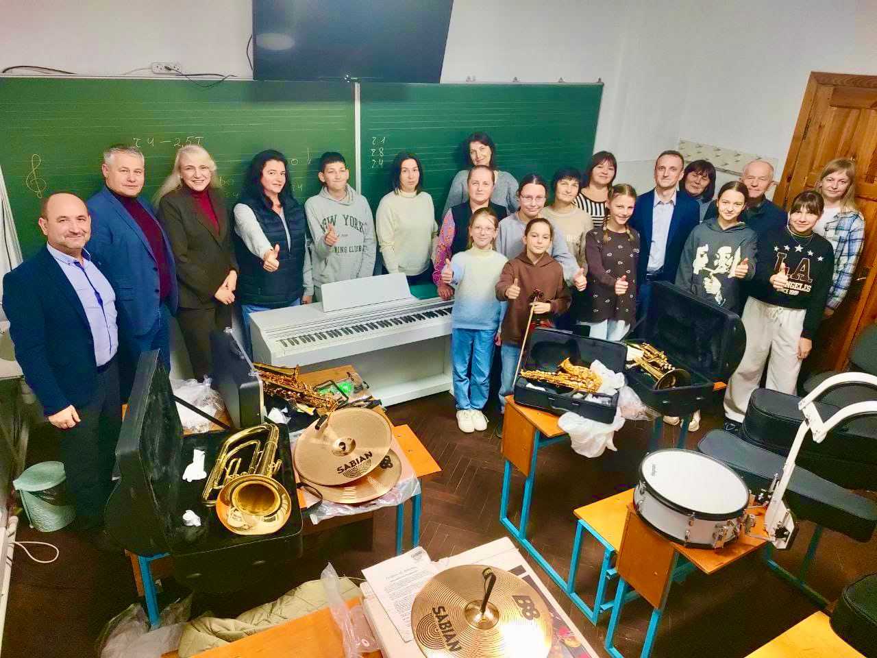 Лопатинська дитяча музична школа отримала європейський грант — нові музичні інструменти для юних талантів