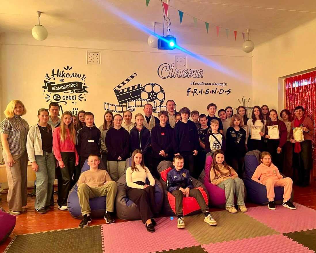У межах проєкту Молодіжного бюджету громадської участі в гімназії №7 відкрили кінотеатр «Friends»