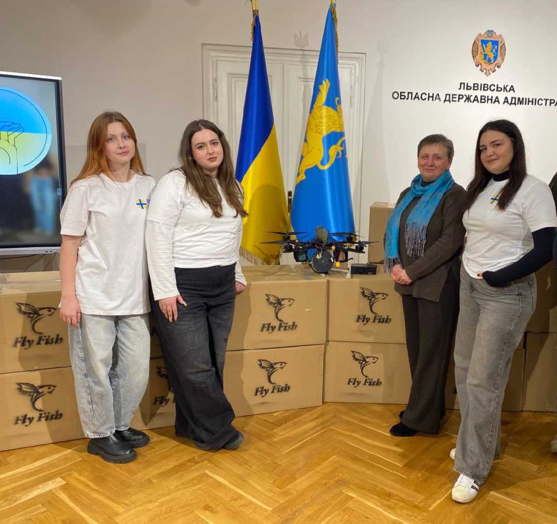 Спільна передача FPV-дронів від «Карітас-Сокаль» та Львівської ОДА