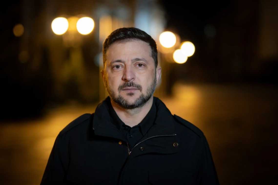 Сьогодні вже повертається наша переговорна команда, і зранку очікую повну доповідь щодо підготовлених документів – звернення Президента