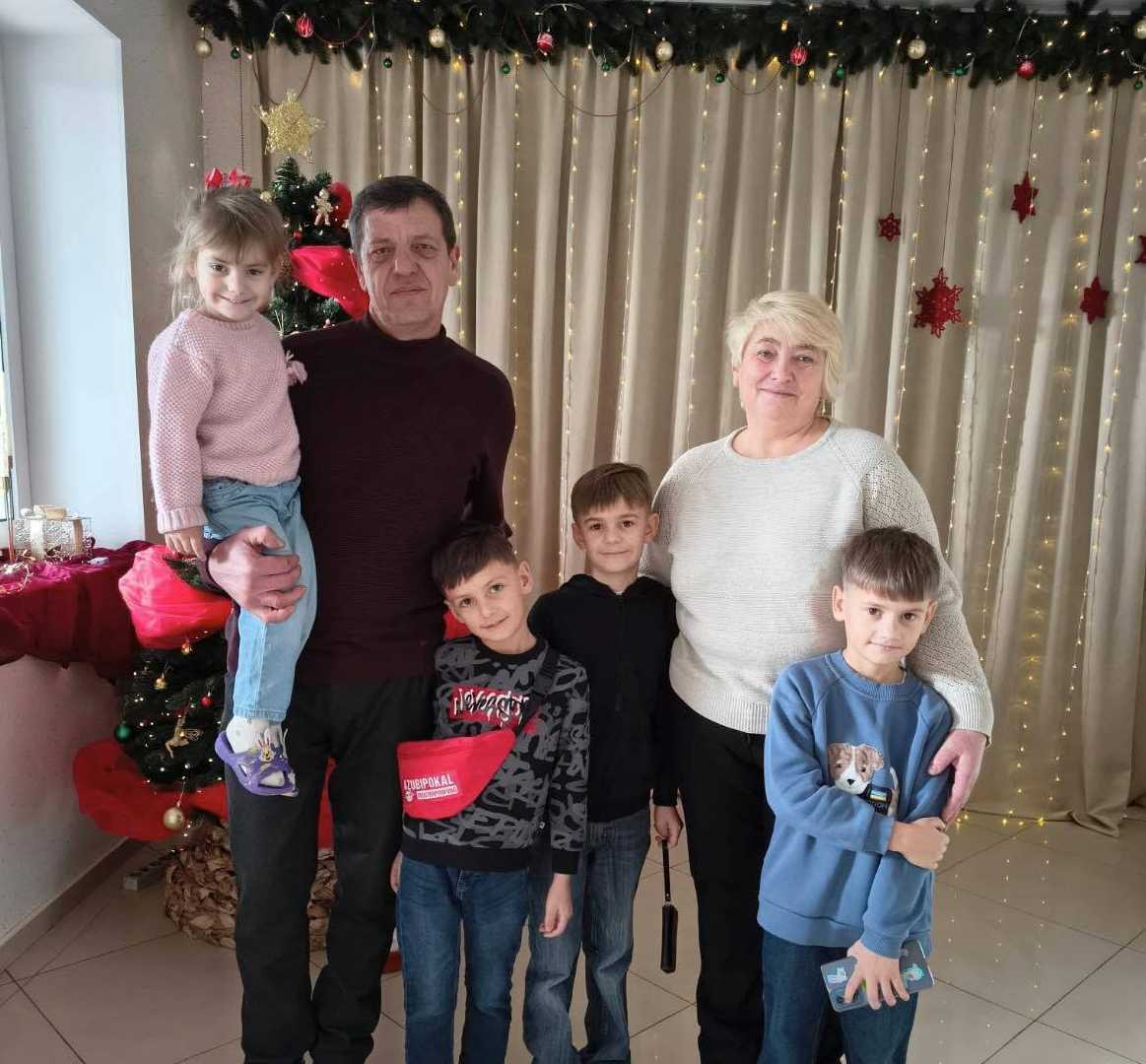 Різдво в родині: четверо дітей-сиріт матимуть тепло дому 