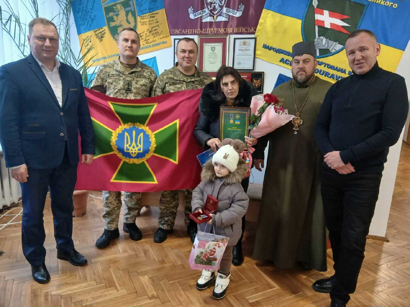 Родині прикордонника зі Жвирки вручили державну нагороду — медаль «Захиснику Вітчизни», на жаль, посмертно