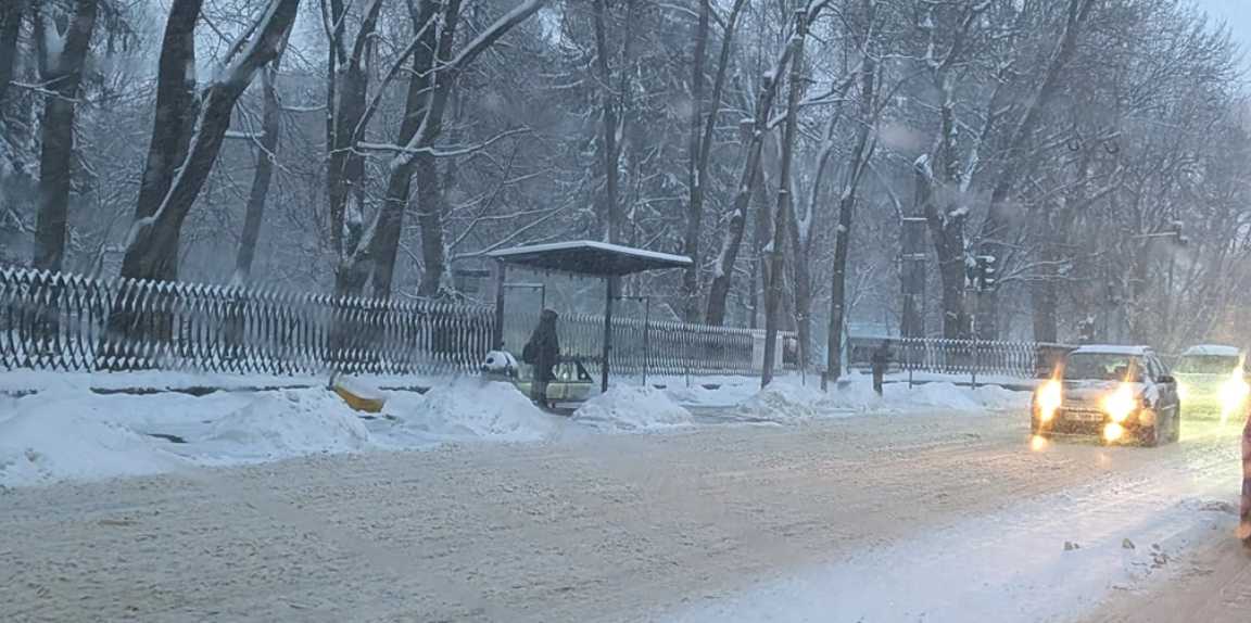 На Львівщині ускладнилися погодні умови: мешканців закликають дотримуватися заходів безпеки