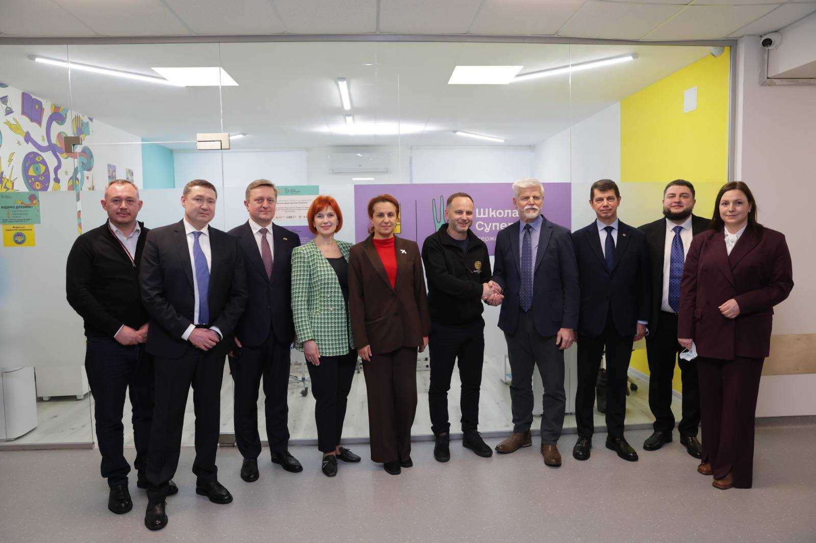 Президент Чехії відвідав найпотужнішу регіональну дитячу лікарню - Клінічний центр дитячої медицини у Львові