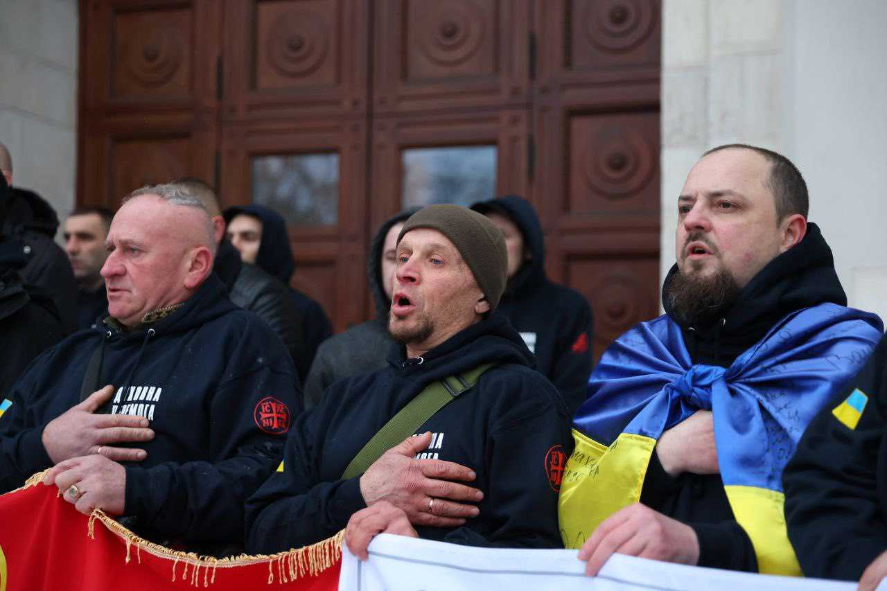 24 воїни зі всієї України вирушили сьогодні зі Львівщини на Святу гору Афон.