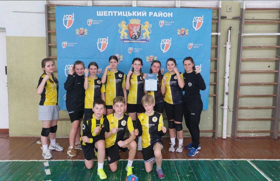  В Добротворі відбулися змагання з міні-гандболу серед змішаних команд учнів 5–6 класів 