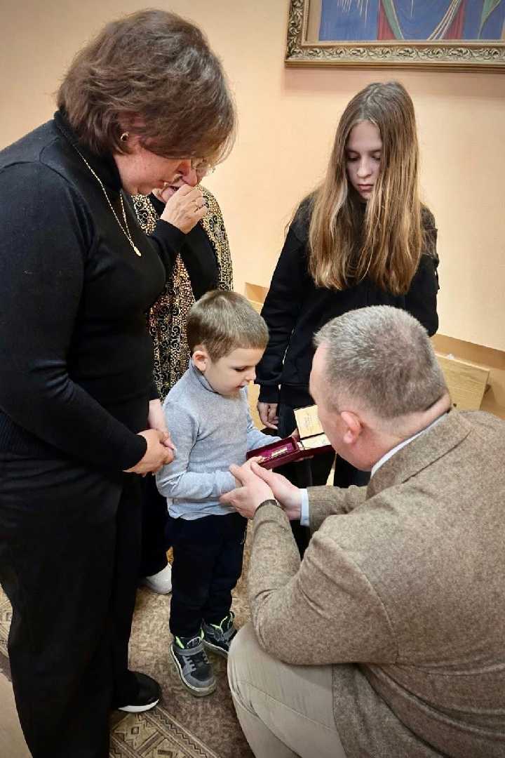 Рідні полеглих Захисників отримали державні нагороди, як знак глибокої вдячності та вшанування подвигу наших Героїв.