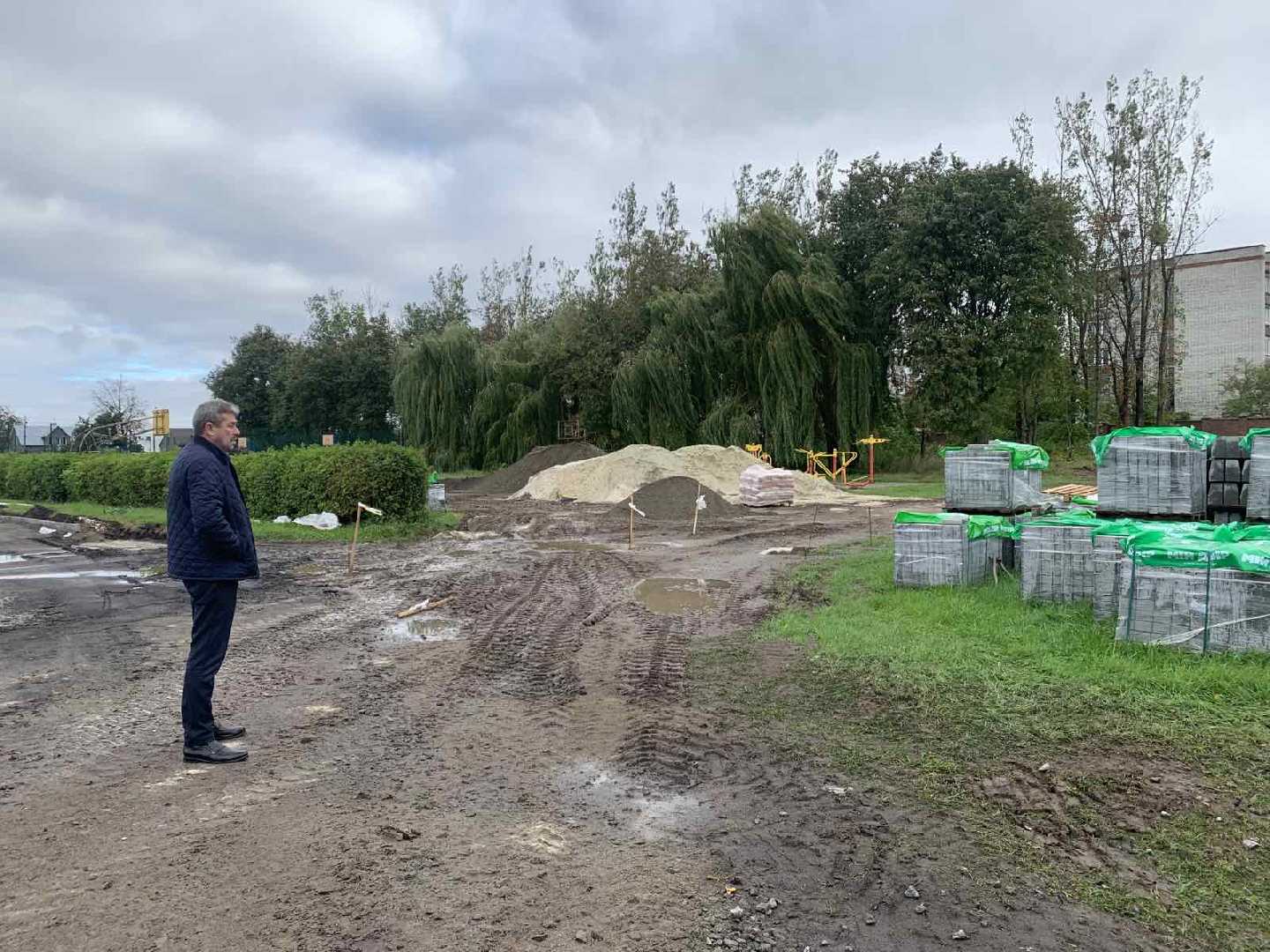 Оглянули хід виконання робіт стадіону 'СОКІЛ' 